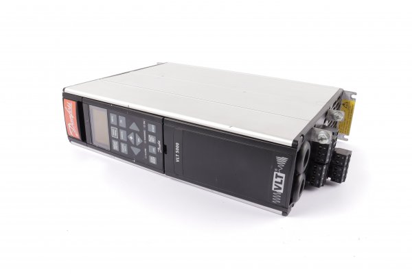 Danfoss Servoregler VLT 5000 VLT5004PT5B20STR3D0F00A00C0 gebraucht