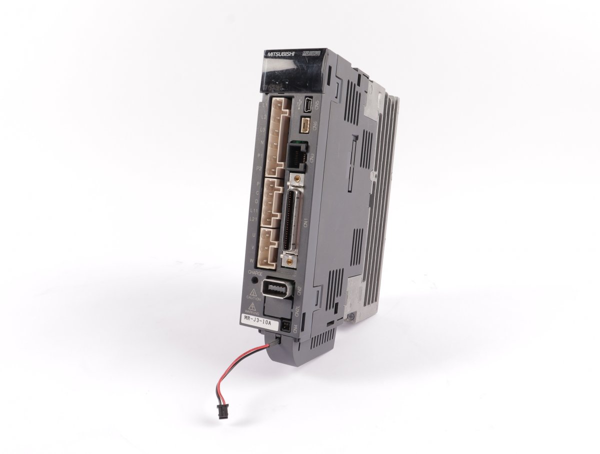 Mitsubishi MELSERVO MR-J3-10A-S030 Servoverstärker – 100W, 170V, 0–360Hz, 1,1A